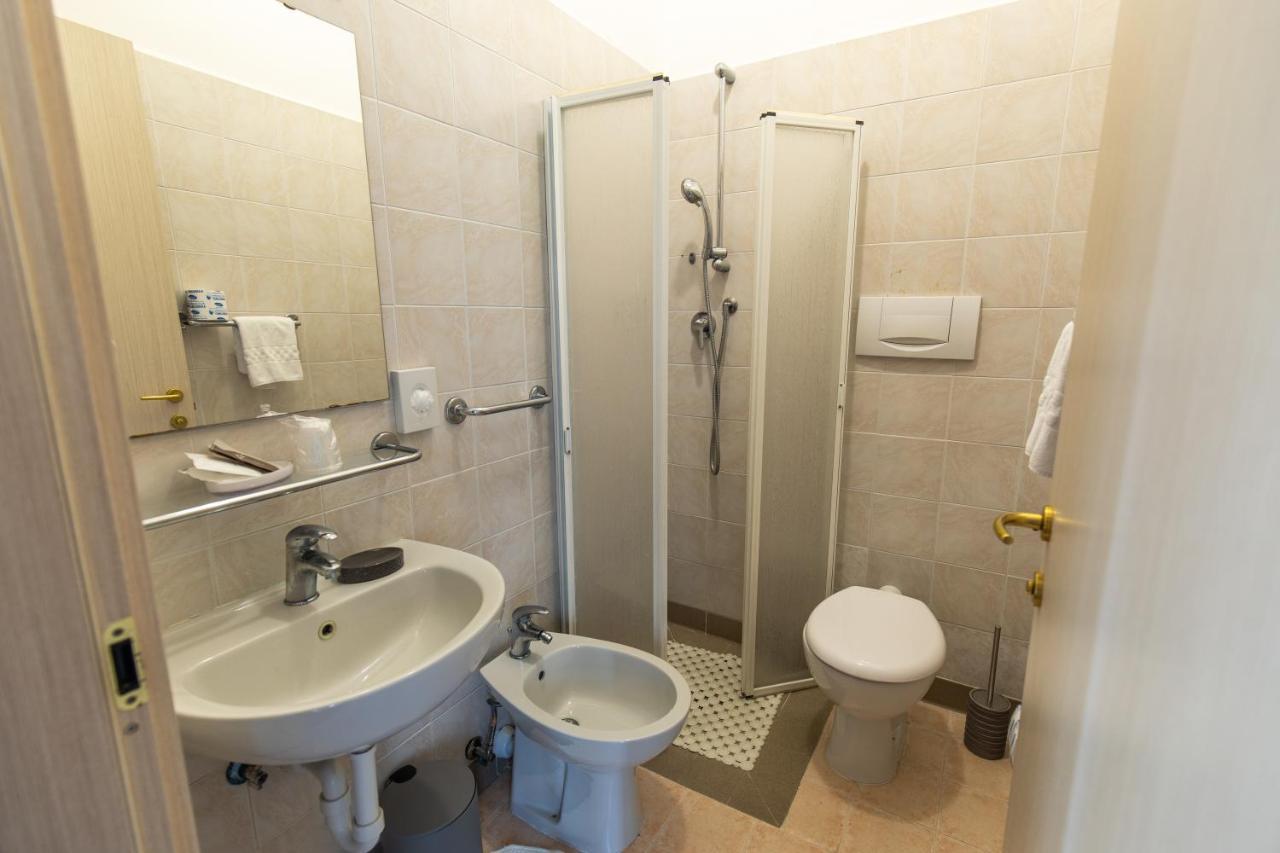 Xxv Aprile Casa Per Ferie Hotel Albenga Buitenkant foto