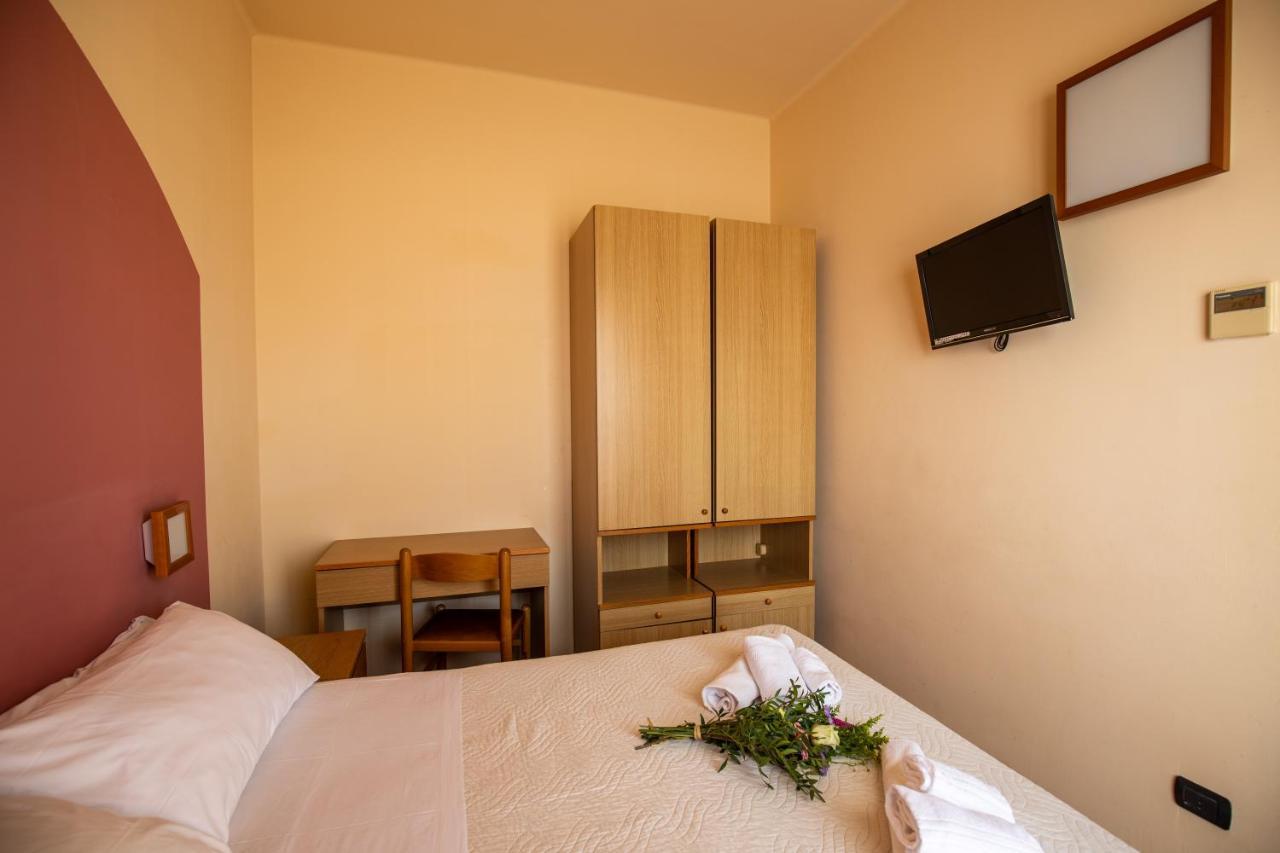 Xxv Aprile Casa Per Ferie Hotel Albenga Buitenkant foto