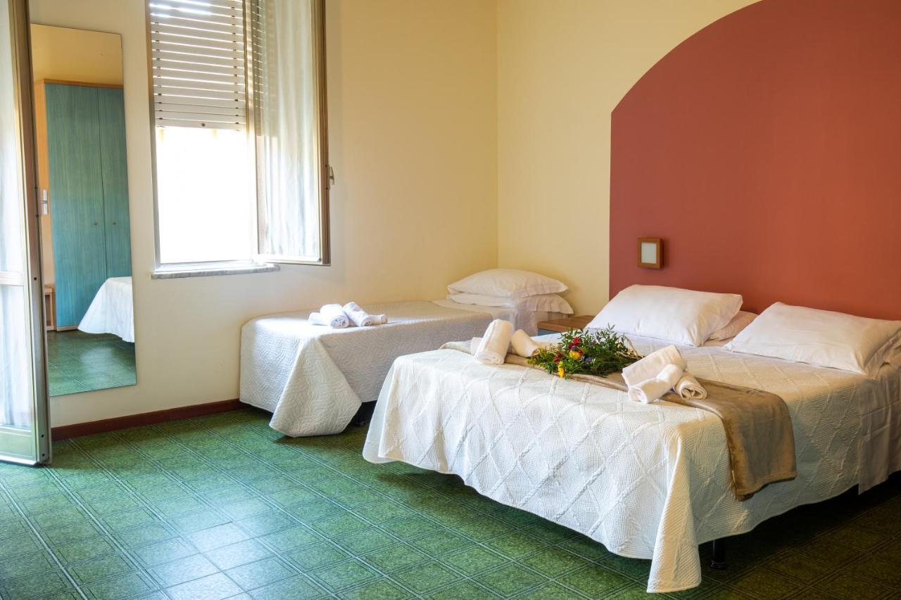 Xxv Aprile Casa Per Ferie Hotel Albenga Buitenkant foto