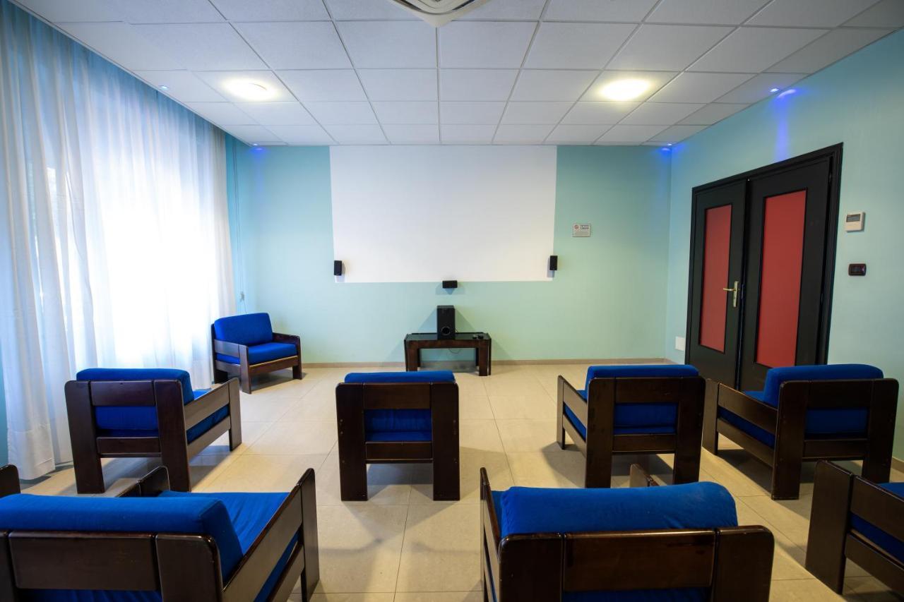 Xxv Aprile Casa Per Ferie Hotel Albenga Buitenkant foto