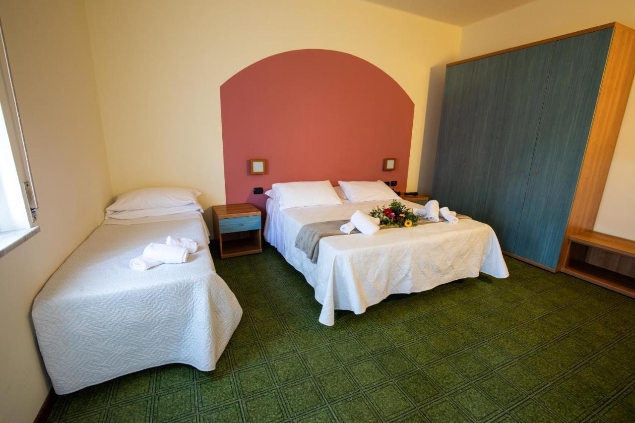 Xxv Aprile Casa Per Ferie Hotel Albenga Buitenkant foto