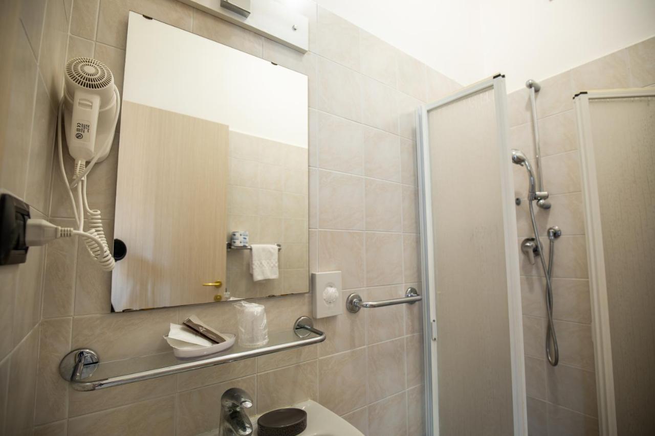 Xxv Aprile Casa Per Ferie Hotel Albenga Buitenkant foto